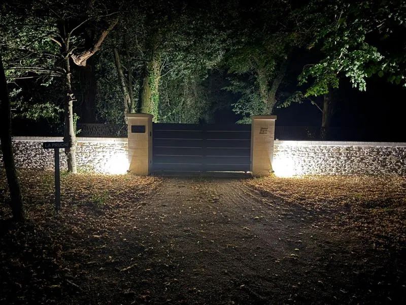 Portail et muret en pierre réalisés à Orvault
