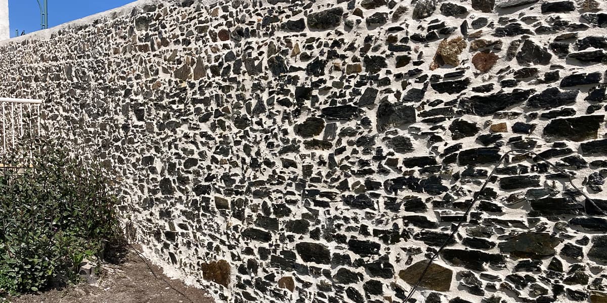 Façade ravalée à Indre